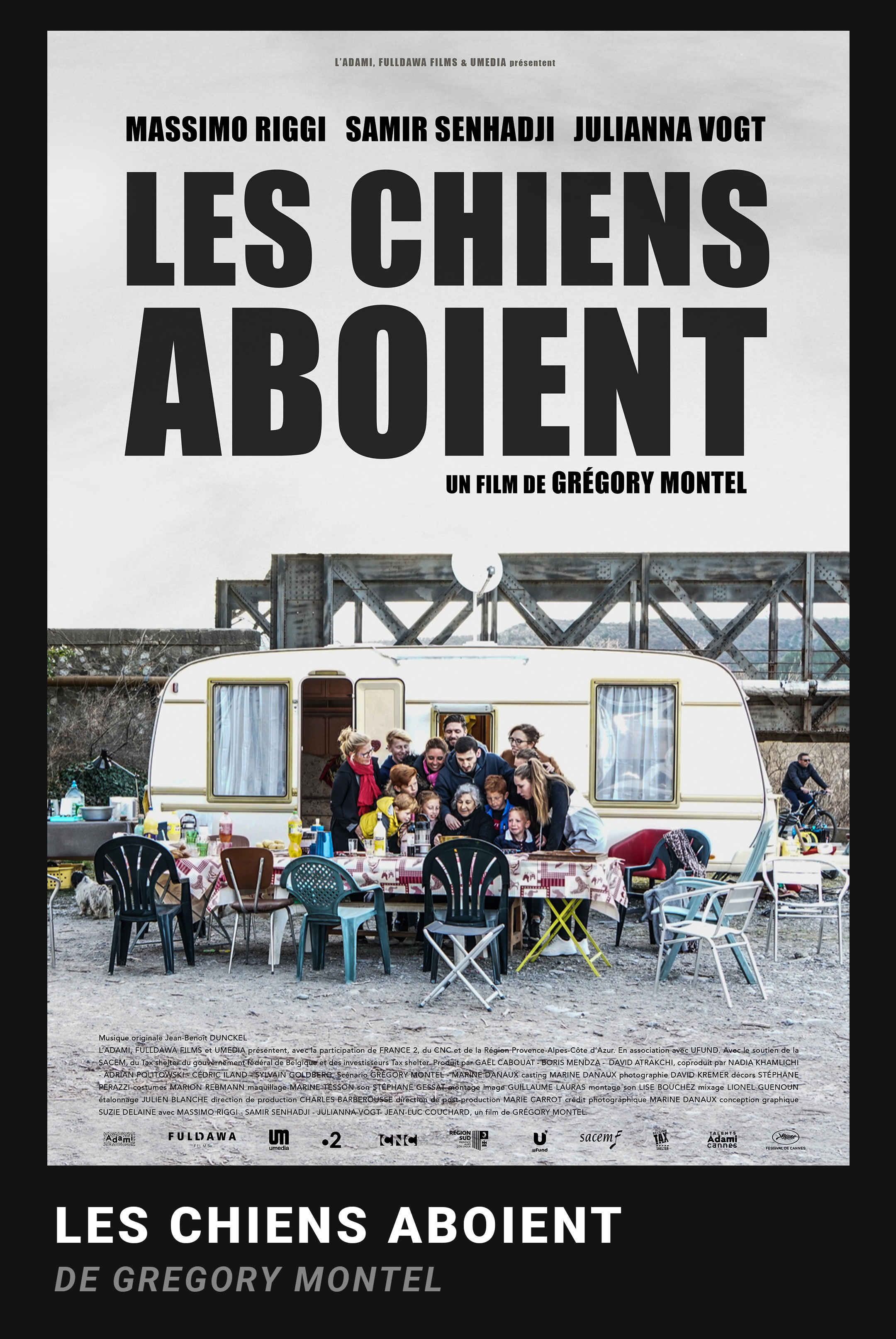 LES CHIENS ABOIENT